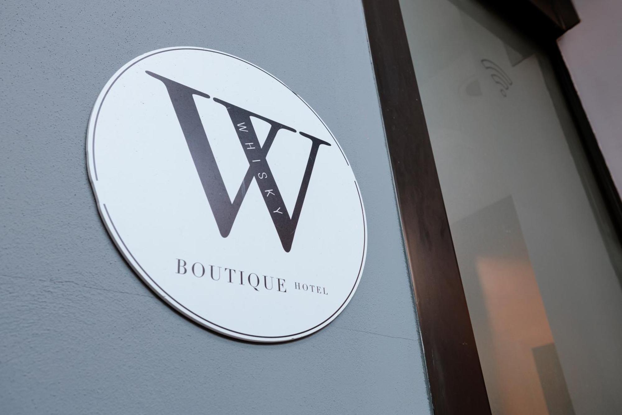 Boutique Hotel Whisky Тирана Екстер'єр фото