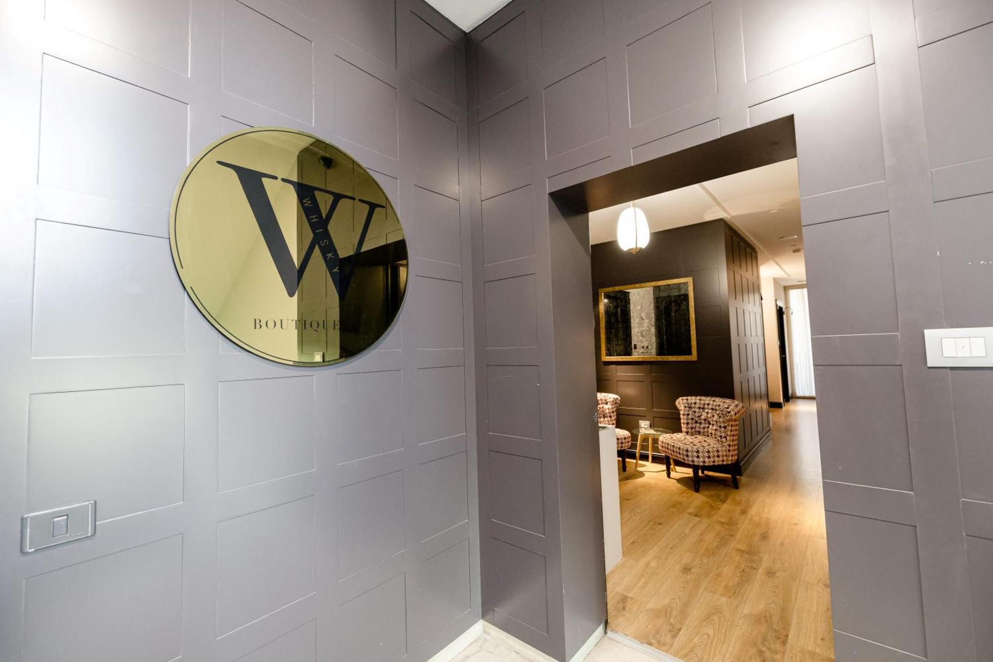Boutique Hotel Whisky Тирана Екстер'єр фото