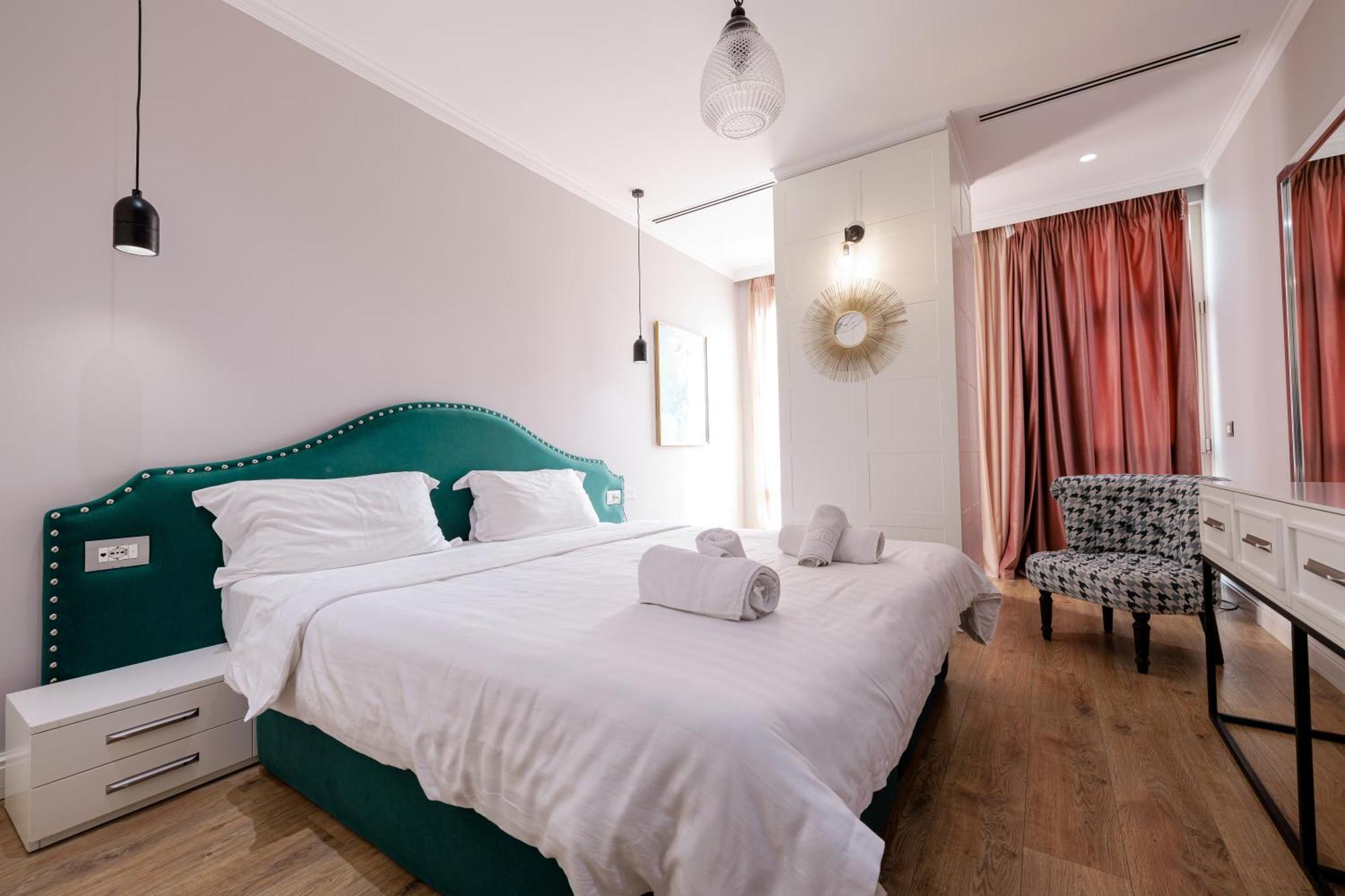 Boutique Hotel Whisky Тирана Екстер'єр фото