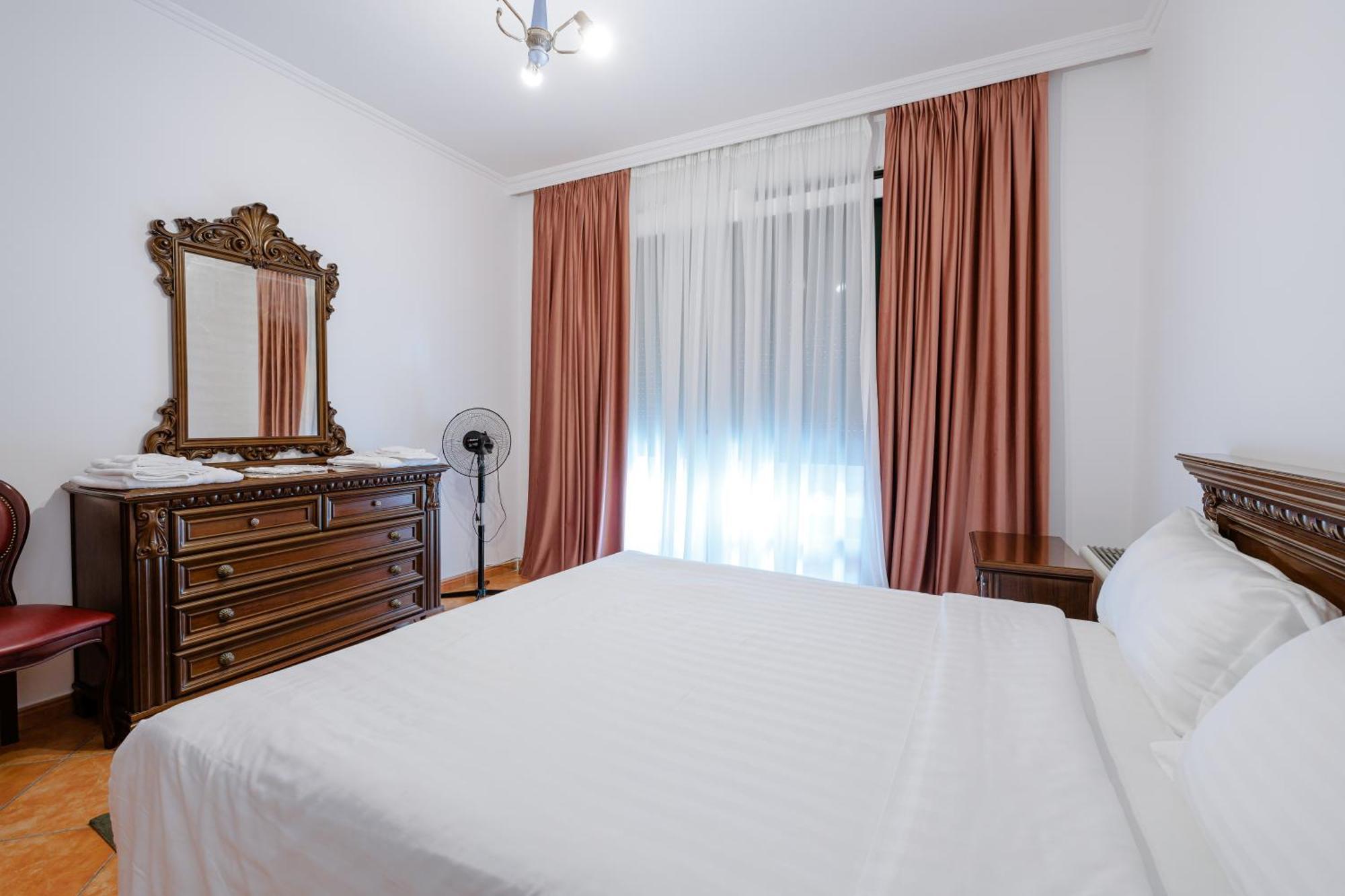 Boutique Hotel Whisky Тирана Номер фото