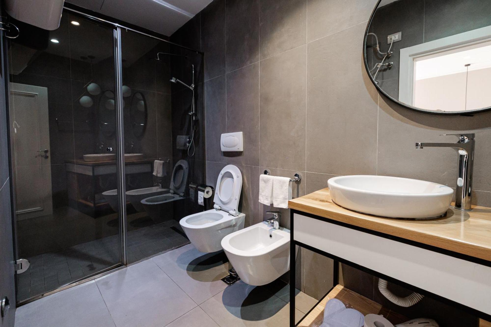 Boutique Hotel Whisky Тирана Екстер'єр фото