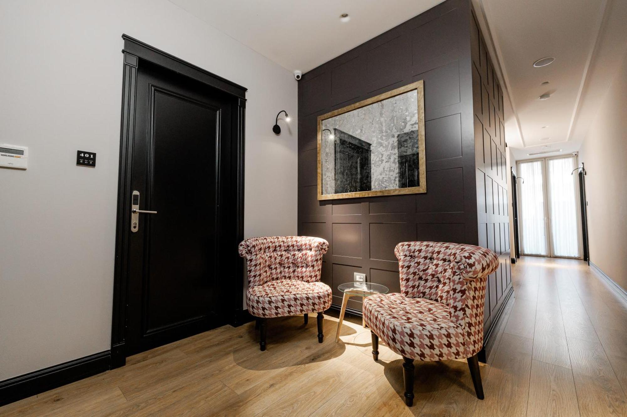 Boutique Hotel Whisky Тирана Екстер'єр фото