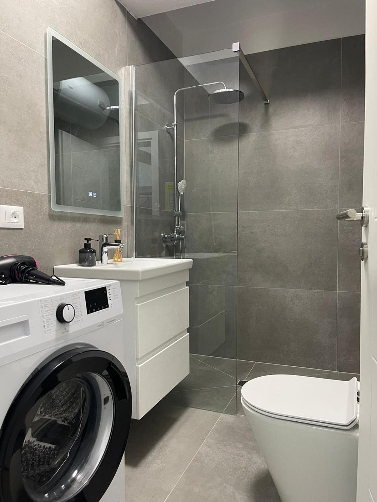 Boutique Hotel Whisky Тирана Екстер'єр фото